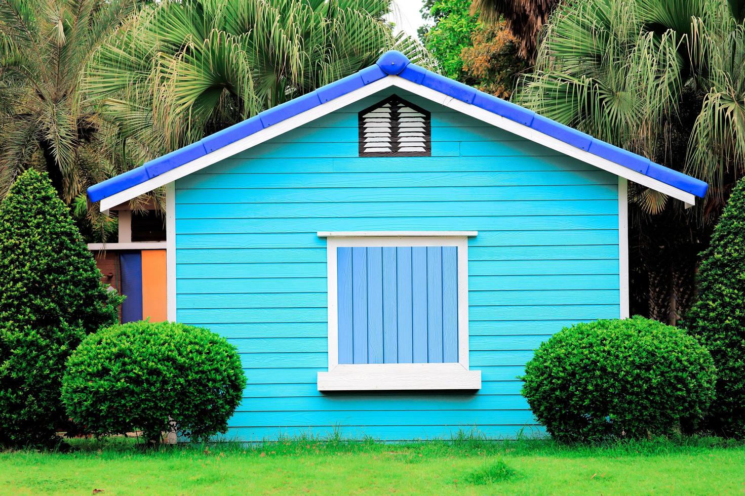 40 ideas de casas de colores: Amarillas, azules, celestes, morado, rojo